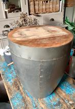 Industriële kruk/bijzettafel met bovenkant van sloophout, Huis en Inrichting, Tafels | Salontafels, Gebruikt, Rond, Ophalen of Verzenden