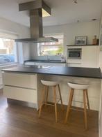 RECHTE EILAND KEUKEN INCLUSIEF APPARATUUR, Huis en Inrichting, Ophalen, Wit, Graniet of Steen, Enkelwandige keuken