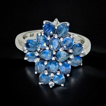 Prachtige zilveren design Ring facetgeslepen blauwe Topaas  beschikbaar voor biedingen