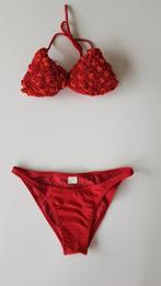Rode bikini met opgewerkte bloemen maat M, Blue Man, Ophalen of Verzenden, Zo goed als nieuw, Bikini