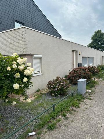 Studio eigen wc douche bad en wastafel.  Keuken gezamlijk beschikbaar voor biedingen