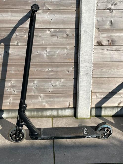 Stuntstep Kos Heist ( nog geen jaar oud), Sport en Fitness, Skateboarden, Zo goed als nieuw, Ophalen