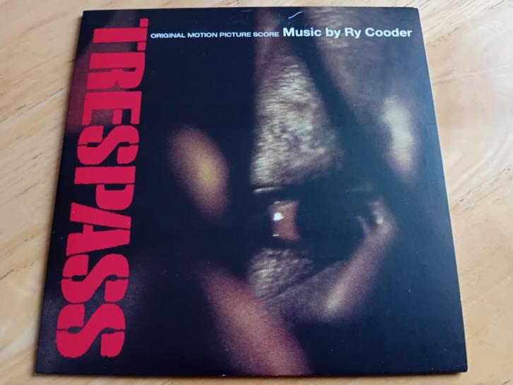 CD Ry Cooder - Trespass: Original Motion Picture Score, Cd's en Dvd's, Cd's | Filmmuziek en Soundtracks, Zo goed als nieuw, Verzenden