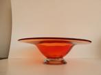 Schaal op voet oranje glas, Huis en Inrichting, Schaal, Rond, Ophalen of Verzenden, Glas