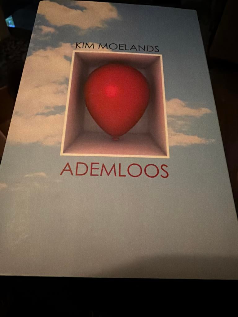 D4.  Kim Moelands - Ademloos, Ophalen of Verzenden, Zo goed als nieuw, Kim Moelands