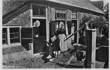 (300-160-025) Huizen Huizerklederdrachten beschikbaar voor biedingen