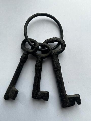 Bosje sleutels.  Vintage bosje skeutrkd beschikbaar voor biedingen