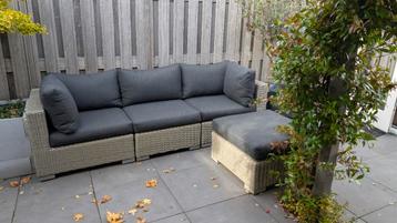 Een hele mooie, in nieuwstaat, loungebank wicker, grijs beschikbaar voor biedingen