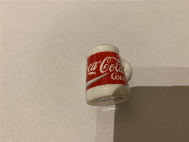 Porseleinen Coca-Cola pulletje ? Model 1, Verzamelen, Vingerhoedjes, Nieuw, Nederland, Porselein, Ophalen of Verzenden