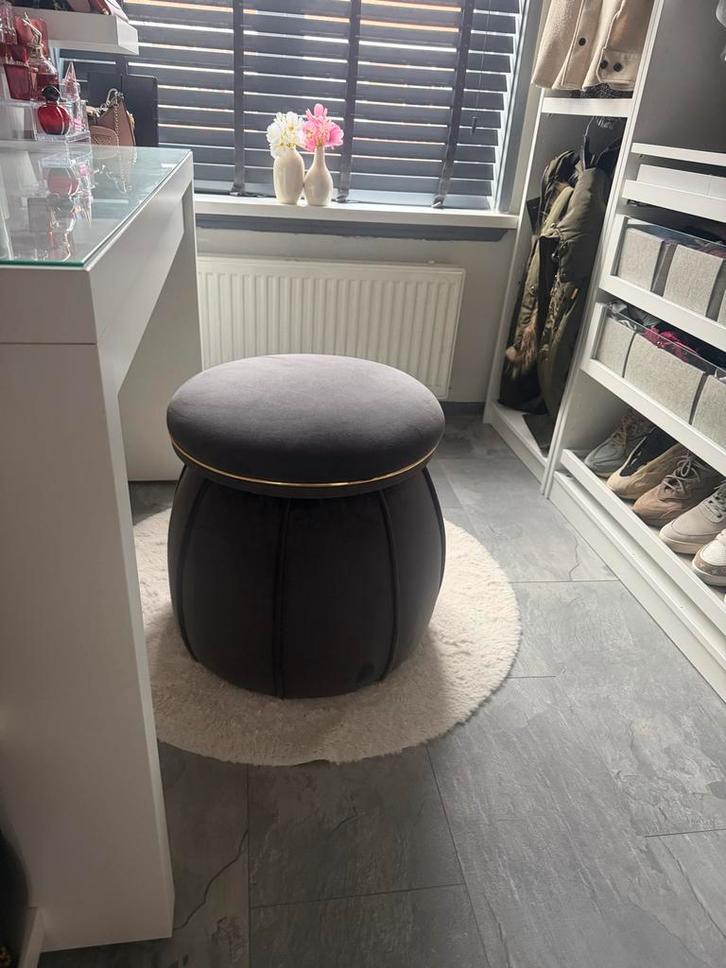 Nieuwe make up tafel poef - spotprijs!, Huis en Inrichting, Banken | Voetenbanken en Poefen, Zo goed als nieuw, Minder dan 50 cm