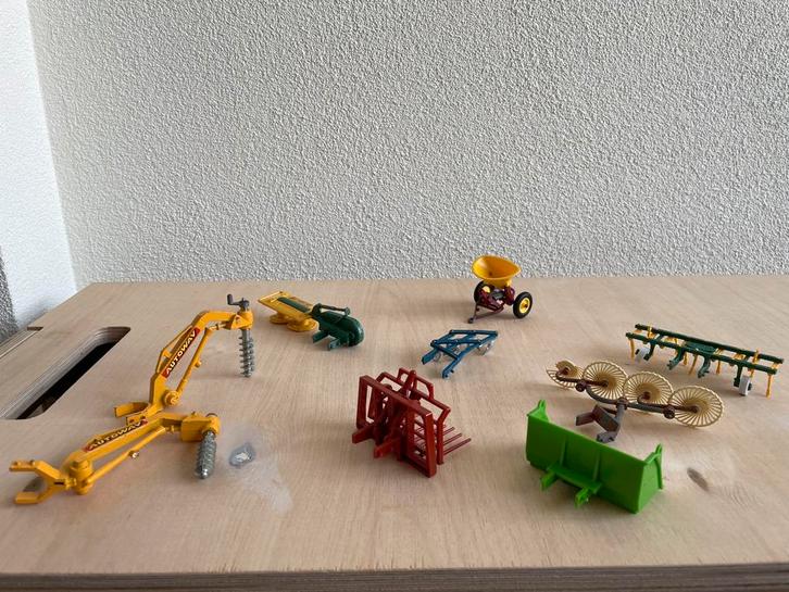 Britains Ltd diverse werktuigen. Per stuk te koop., Hobby en Vrije tijd, Modelauto's | 1:32, Zo goed als nieuw, Tractor of Landbouw