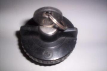 BMW E30/E21/E28/ Benzinedop MET SLEUTEL beschikbaar voor biedingen