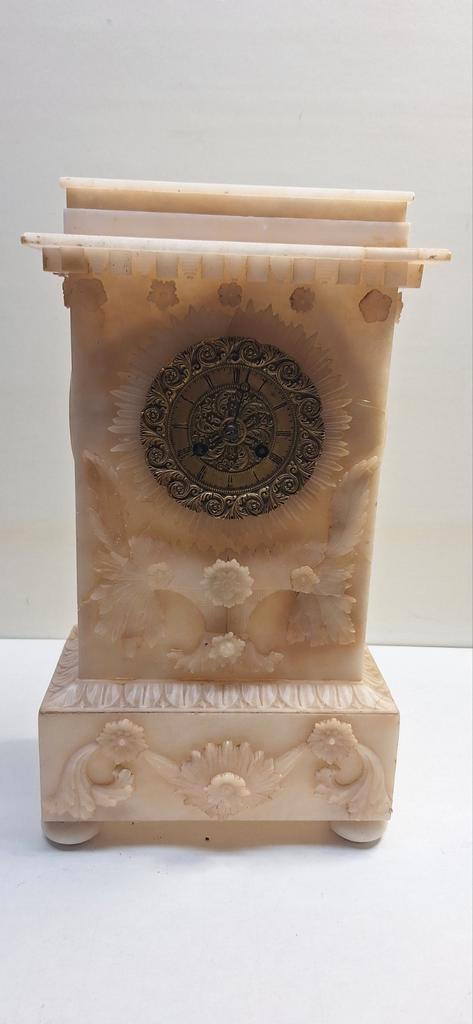 Albasten Tafelklok met Bloemmotieven, Antiek en Kunst, Antiek | Klokken, Ophalen of Verzenden