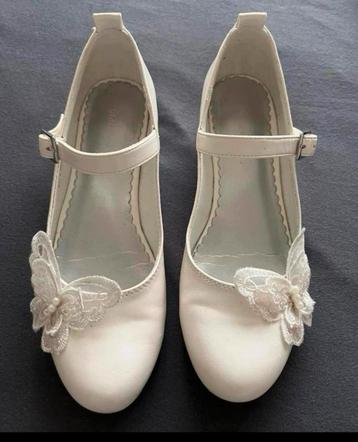 Graceland ballerina’s. Wit met vlinder en hakje maat 34 beschikbaar voor biedingen