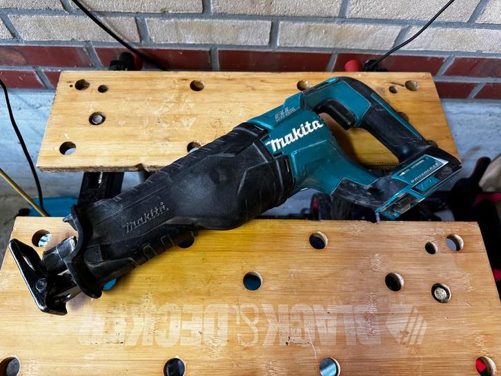 DJR187 makita 18v reciprozaag, Doe-het-zelf en Verbouw, Gereedschap | Zaagmachines, Zo goed als nieuw, Lintzaag, 1200 watt of meer