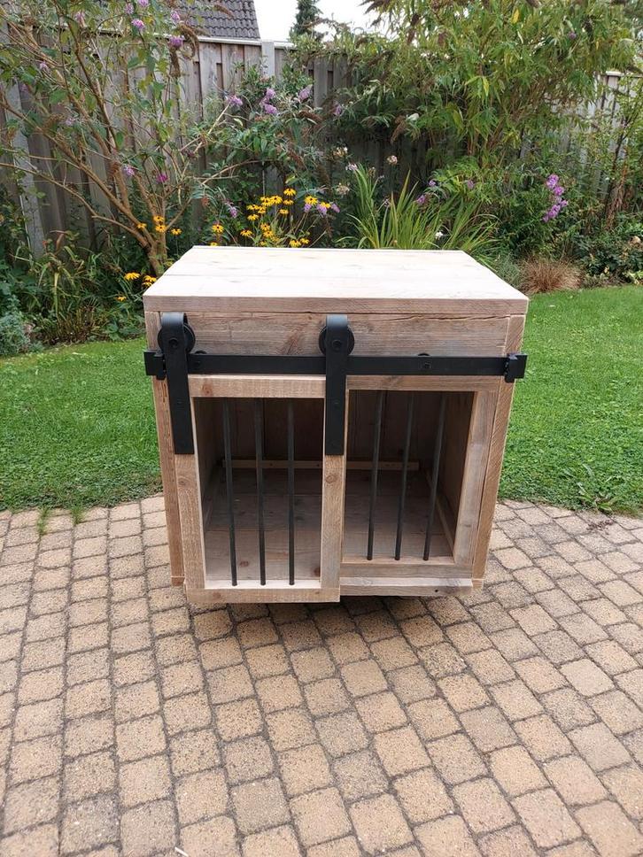 Hondenbench loftdeur systeem steigerhout, Dieren en Toebehoren, Hondenbenches, Ophalen of Verzenden