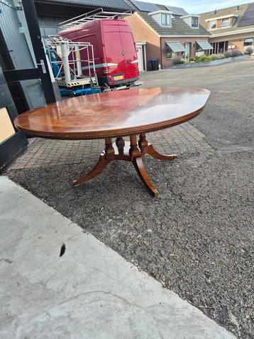 Antieke uitschuif tafel  beschikbaar voor biedingen