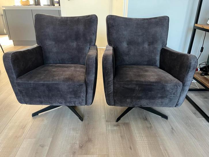 Twee Donkergrijze Suède Zitstoelen, Huis en Inrichting, Fauteuils, Zo goed als nieuw, Stof, 50 tot 75 cm, Minder dan 75 cm, Ophalen
