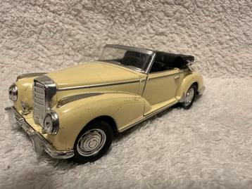 Oud Mercedes autootje beschikbaar voor biedingen