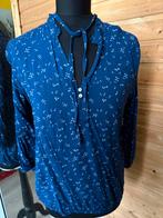 Blauwe blouse met bloemenprint - Maat M, Kleding | Dames, Blouses en Tunieken, Ophalen of Verzenden, Gedragen, Maat 38/40 (M)
