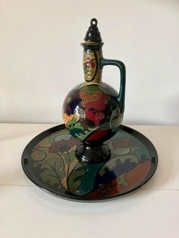 Gouds plateel dienblad en kruikje beschikbaar voor biedingen