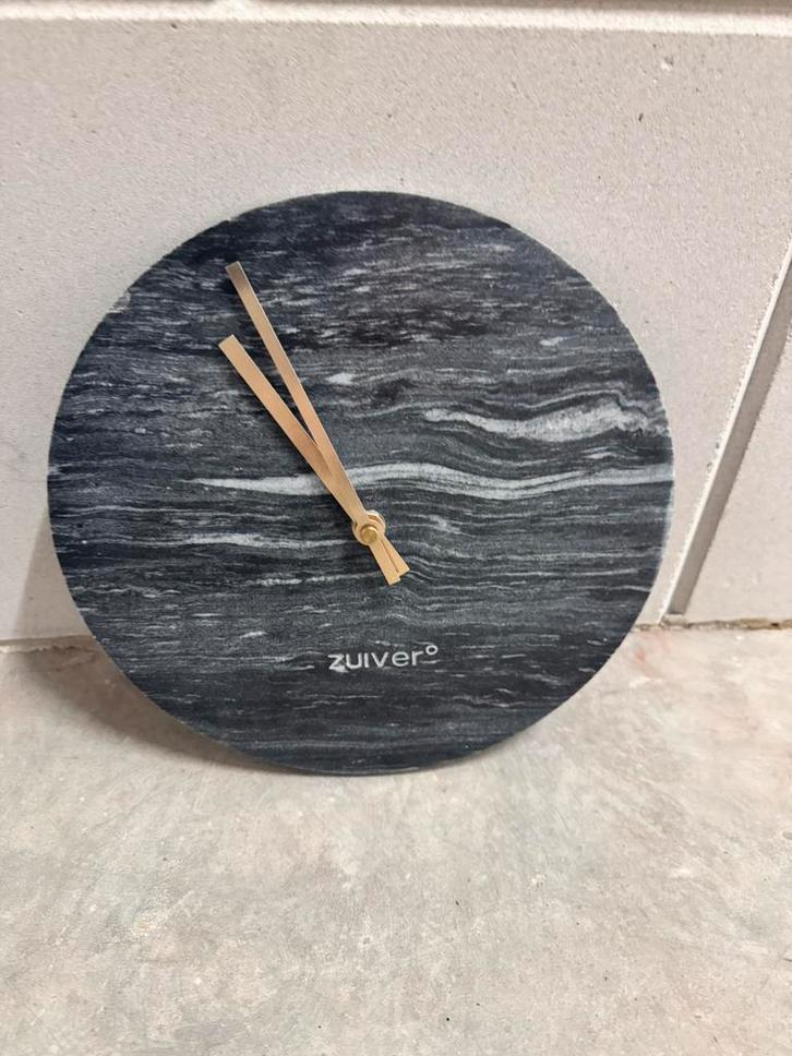 Zuiver Marble Time wandklok – marmer, goudkleurige wijzers, Huis en Inrichting, Woonaccessoires | Klokken, Zo goed als nieuw, Wandklok