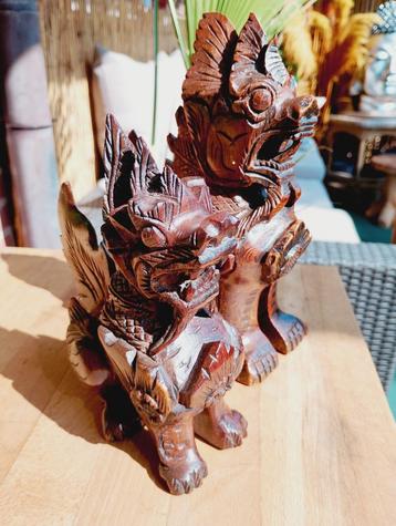 Massief houten oude zware Foo dogs 2 stuks beschikbaar voor biedingen