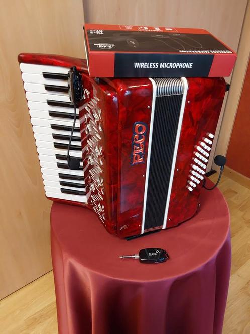 Accordion met draadloze microfoons, Muziek en Instrumenten, Accordeons, Gebruikt, Toetsaccordeon, 32-bas, Overige merken, Met koffer