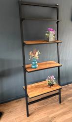 Trappenkast van metaal en hout, Ophalen, Zo goed als nieuw