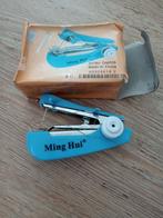 Te koop mini hand naaimachine, Hobby en Vrije tijd, Naaimachines en Toebehoren, Ophalen of Verzenden, Gebruikt, Naaimachine, Overige merken