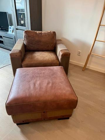 Leren Fauteuil met Hocker beschikbaar voor biedingen