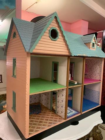 Groot vintage poppenhuis – pastelkleuren, gestoffeerd beschikbaar voor biedingen