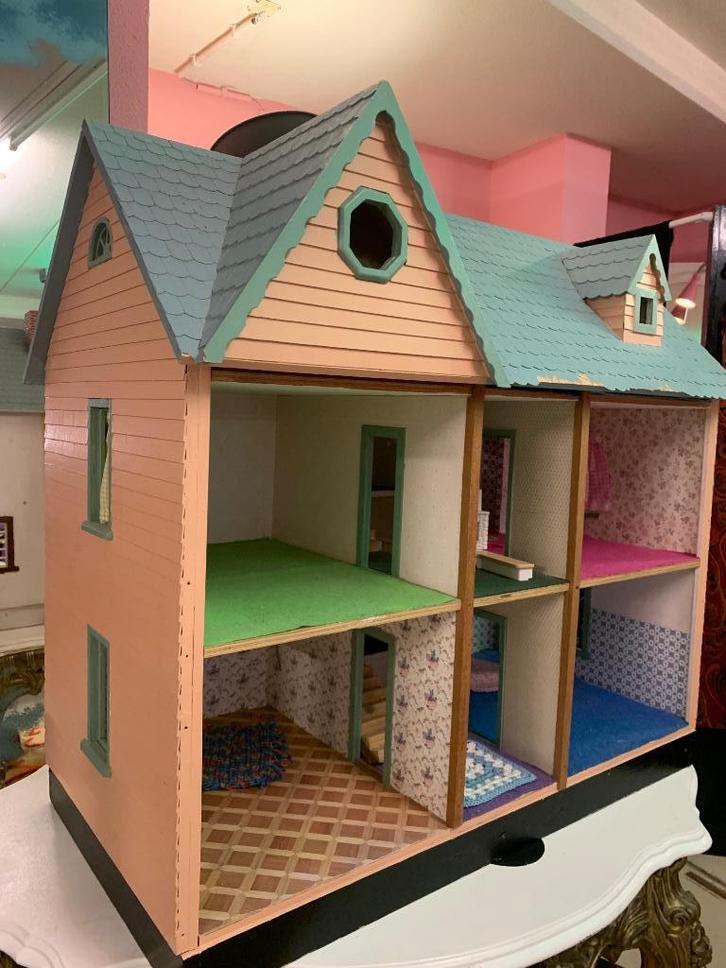 Groot vintage poppenhuis – pastelkleuren, gestoffeerd, Kinderen en Baby's, Speelgoed | Poppenhuizen, Gebruikt, Poppenhuis, Ophalen of Verzenden