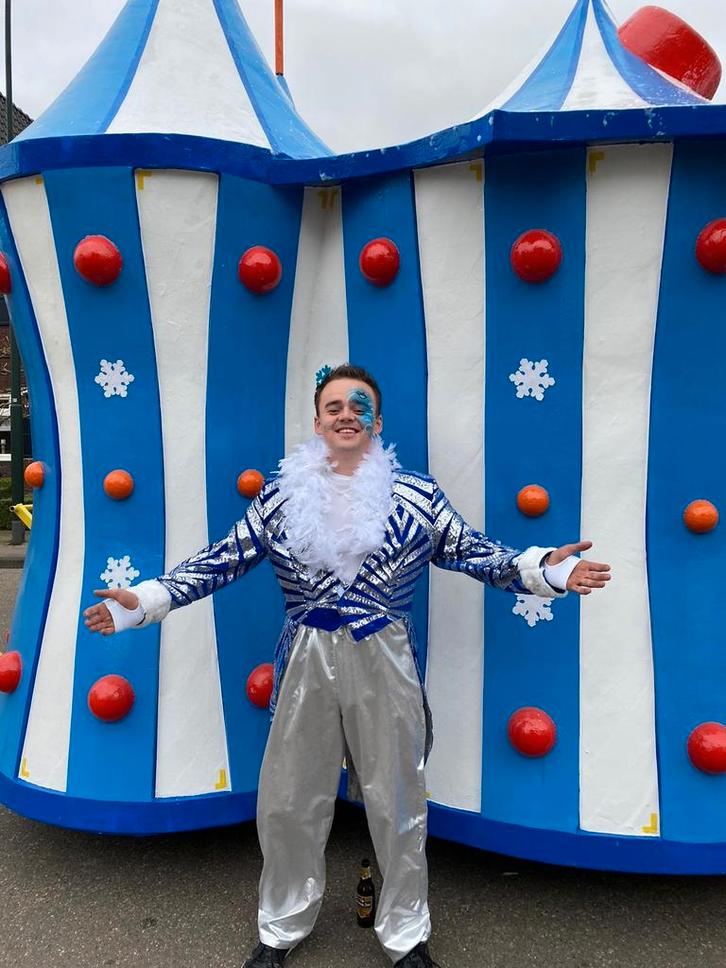 Carnavalsjas Wintercircuspak Maat M slipjas glitter, Kleding | Heren, Carnavalskleding en Feestkleding, Zo goed als nieuw, Kleding