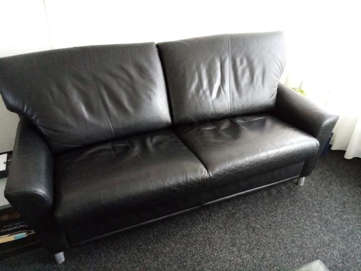 Te koop 2,5 zits zwarte lederen Leolux bank., Huis en Inrichting, Banken | Bankstellen, Gebruikt, Rechte bank, Tweepersoons, 75 tot 100 cm