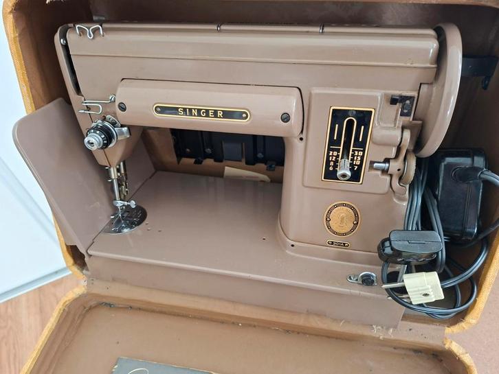Singer naaimachine model 301 ( klasieker ), Antiek en Kunst, Antiek | Naaimachines, Ophalen of Verzenden