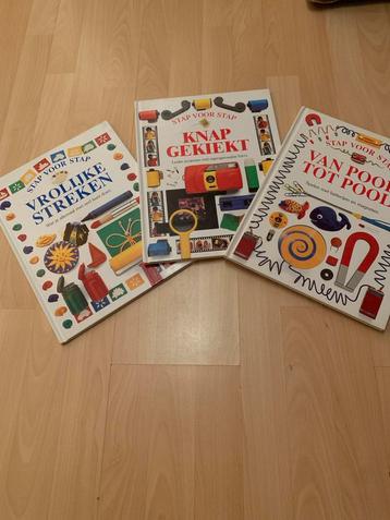 3 'Stap voor Stap' Knutselboeken beschikbaar voor biedingen