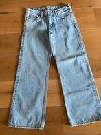 Spijkerbroek MONKI maat 25 in zeer goede staat, Blauw, Ophalen of Verzenden, Zo goed als nieuw, W27 (confectie 34) of kleiner
