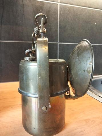 Oude massieve koperen carbid mijnlamp beschikbaar voor biedingen