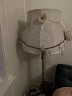Gebruikt ! Vloerlamp zilver met grote kap (ecru met bloemen), Huis en Inrichting, Lampen | Vloerlampen, Ophalen, Gebruikt, Stof