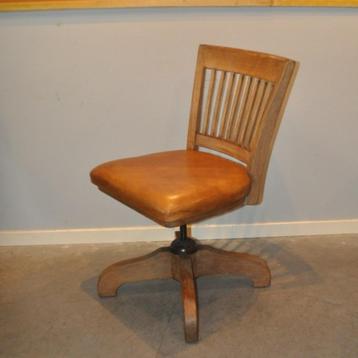 Bureaustoel in schapenleer (nieuw gestoffeerd) beschikbaar voor biedingen