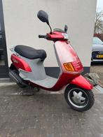 ⭐️Piaggio skr 125cc a1 16000 km bouwjaar 1994 goede staat⭐️, Fietsen en Brommers, Scooters | Piaggio, Ophalen, Zo goed als nieuw