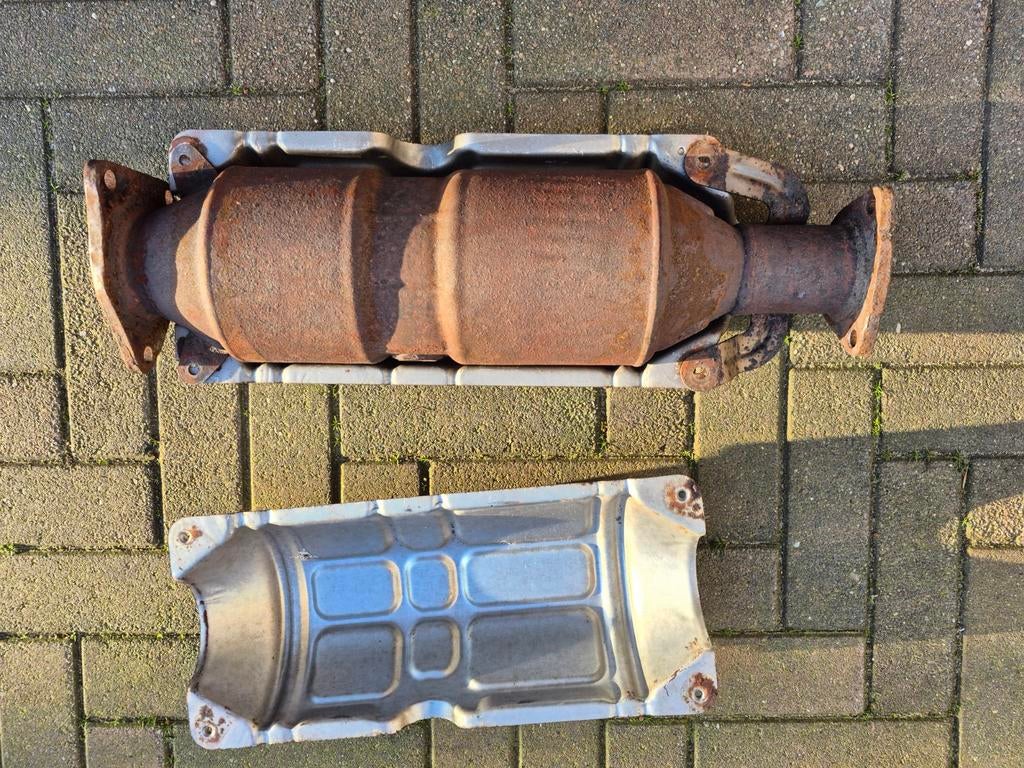 Katalysator met 2 beschermkappen voor Honda Accord CL9, Auto-onderdelen, Uitlaatsystemen, Ophalen, Gebruikt, Honda