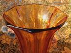 Mooie oude Boheemse vaas van amberkleurig glas 20,6 cm., Antiek en Kunst, Antiek | Vazen, Ophalen of Verzenden