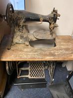 Naaimachine op tafel, Antiek en Kunst, Antiek | Naaimachines, Ophalen
