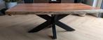 Salontafel van acaciahout met zwarte kruispoot, Huis en Inrichting, Tafels | Salontafels, Ophalen, Gebruikt, 100 tot 150 cm, 50 tot 100 cm