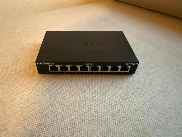 Netgear GS308 – 8-poorts Gigabit Ethernet Switch, Computers en Software, Netwerk switches, Zo goed als nieuw, Ophalen of Verzenden
