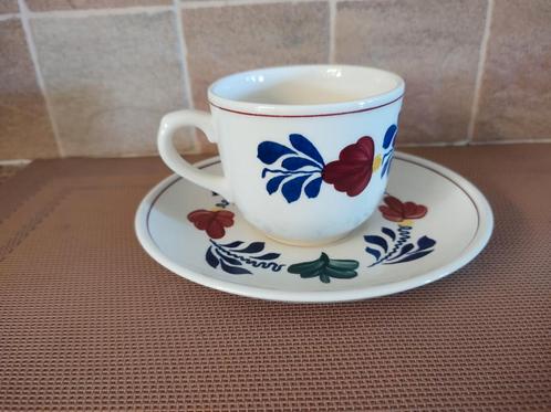 Mooie ronde kop en schotel. Boch, Boerenbont., Huis en Inrichting, Keuken | Servies, Zo goed als nieuw, Kop(pen) en/of Schotel(s)