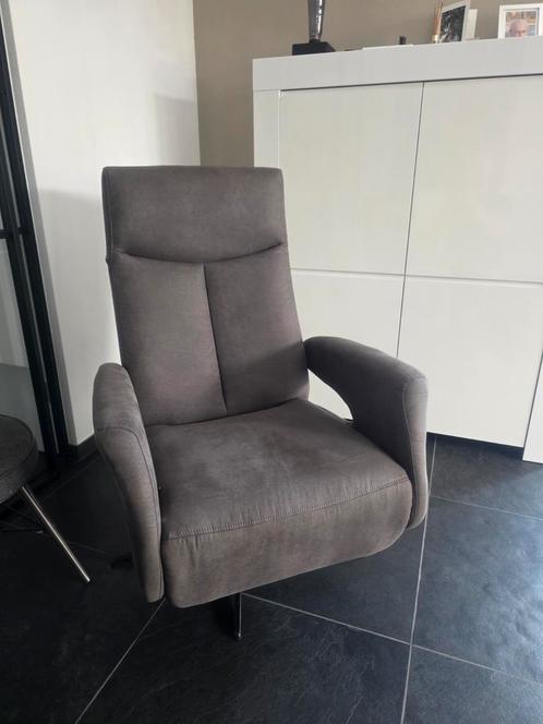 Relaxfauteuil. Grijs. 2 maanden gebruikt., Huis en Inrichting, Fauteuils, Nieuw, 50 tot 75 cm, Ophalen