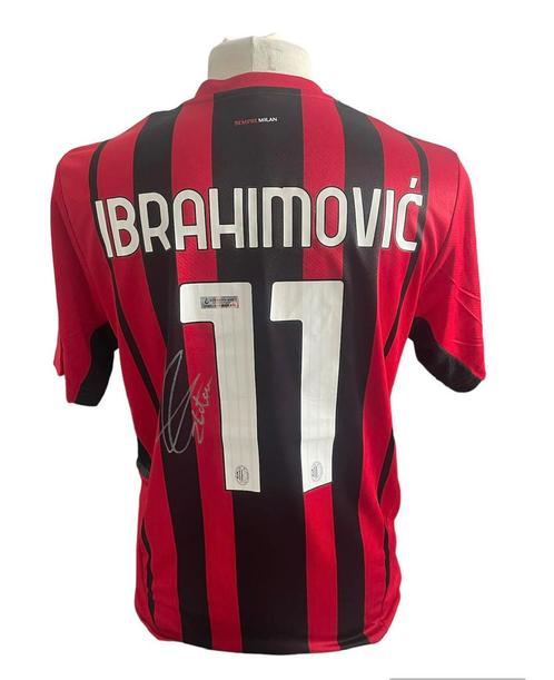 Gesigneerd Zlatan Ibrahimovic AC Milan 21/22 shirt met COA, Verzamelen, Sportartikelen en Voetbal, Nieuw, Shirt, Buitenlandse clubs